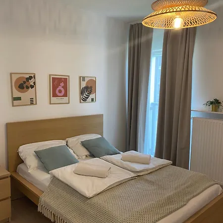 Metro Szwedzka Orange Apartman Varsó